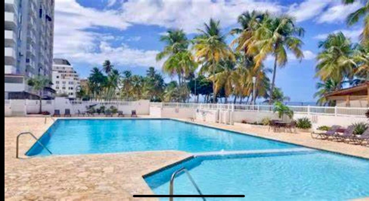 Hobie Oceanfront apartment at Isla Verde San Juan Exterior foto